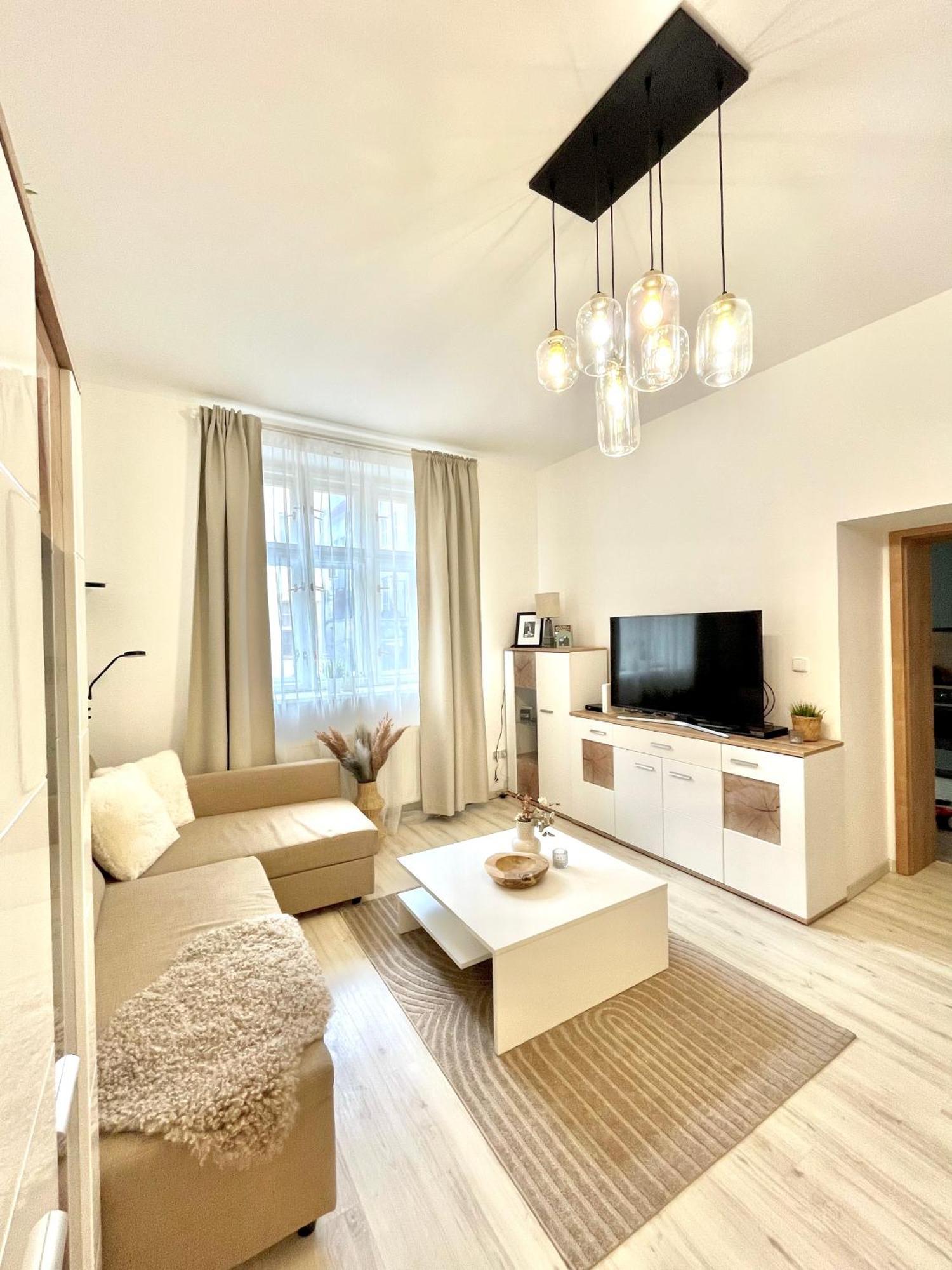 James Bond Apartment Old Town Bratislava Exterior foto