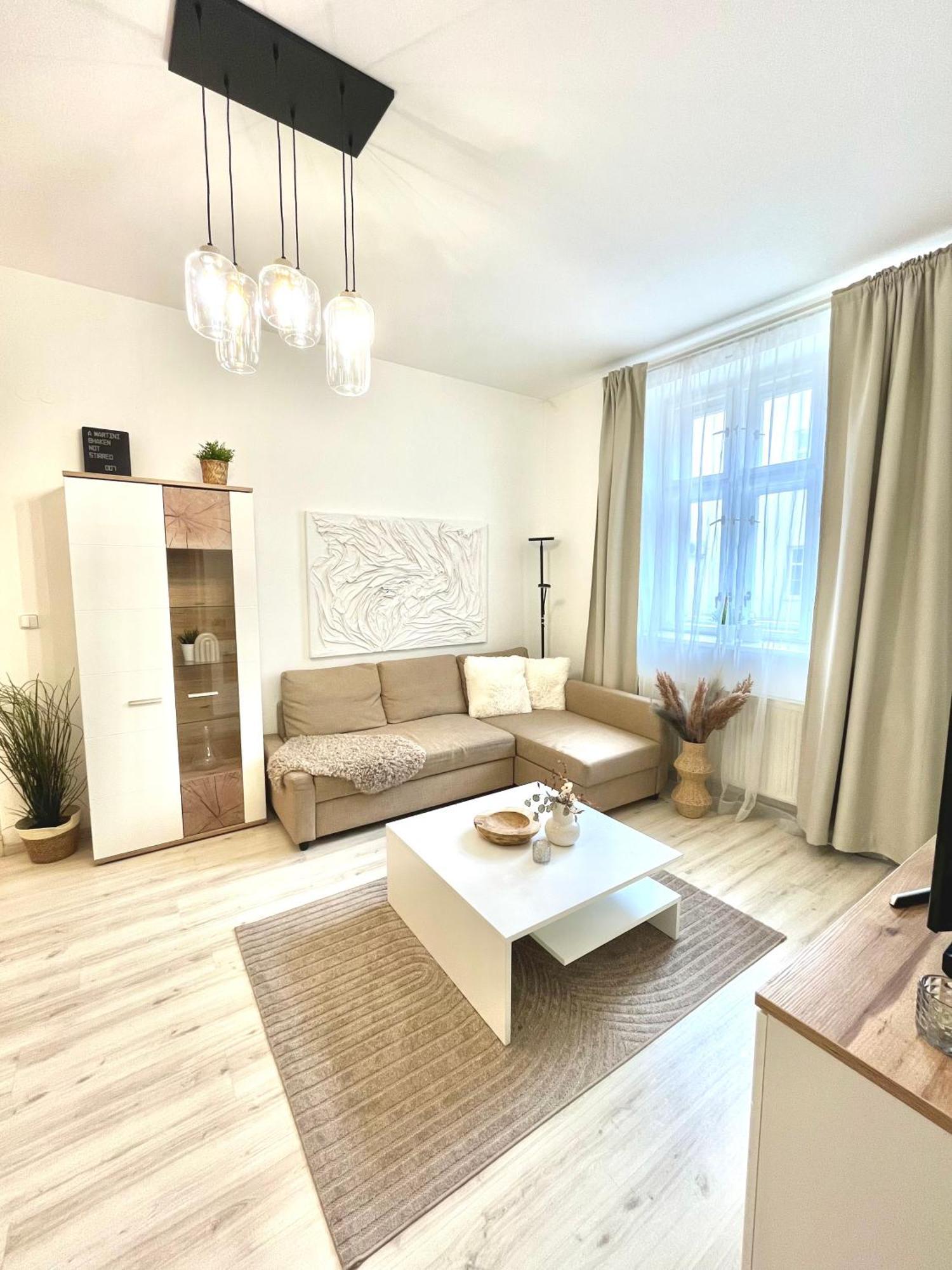 James Bond Apartment Old Town Bratislava Exterior foto